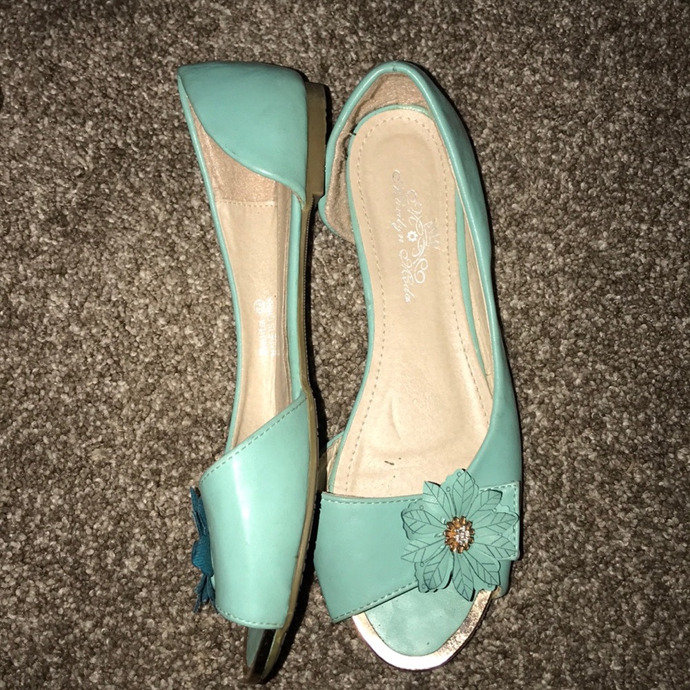 Cute Sandals - Picture 3 of 3